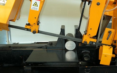 花溪数控带锯床自动送料精度会出现偏差吗？